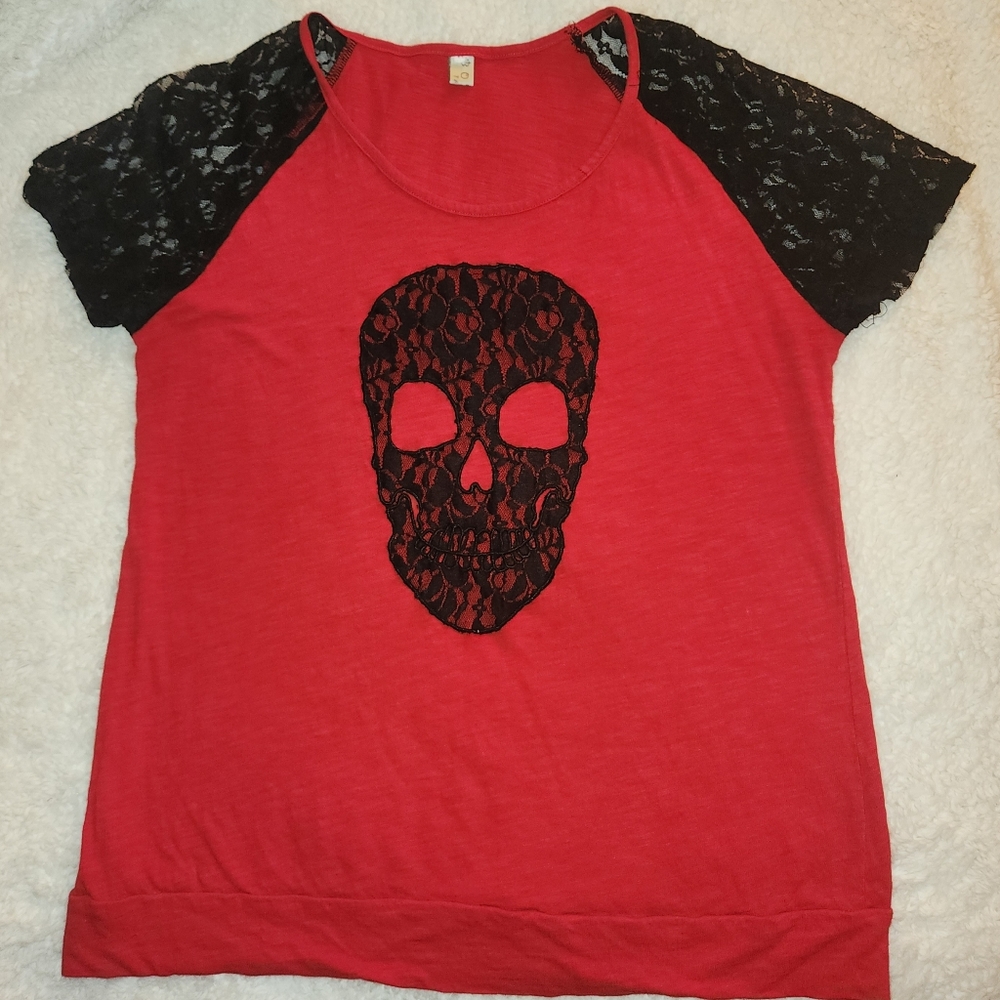 Lace skull tee